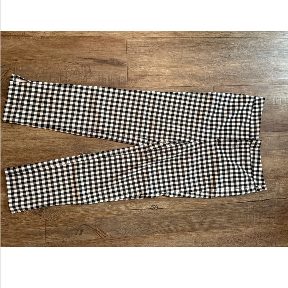 Cropped Checkered Style Black and White Pants